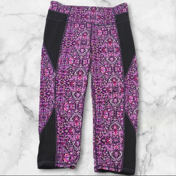 Athleta Pants - Athleta Capri Woman's Yoga Leggings Pink and Black Pattern Size Mediym (M) B56